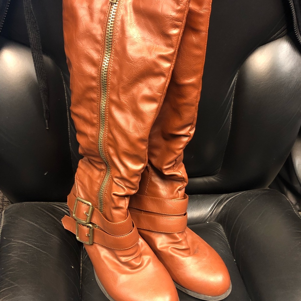 Preowned Women’s Brown High Zip Up Size 8 Boots 👢